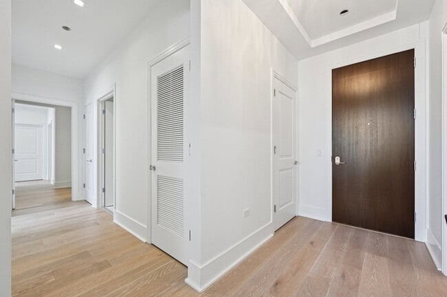 Photo - 363 E Wacker Dr Apartment