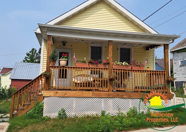 Exterior - 1014 N 11th St