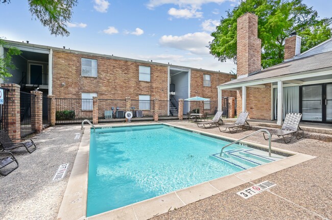 Espectacular piscina - Townhome Apartments