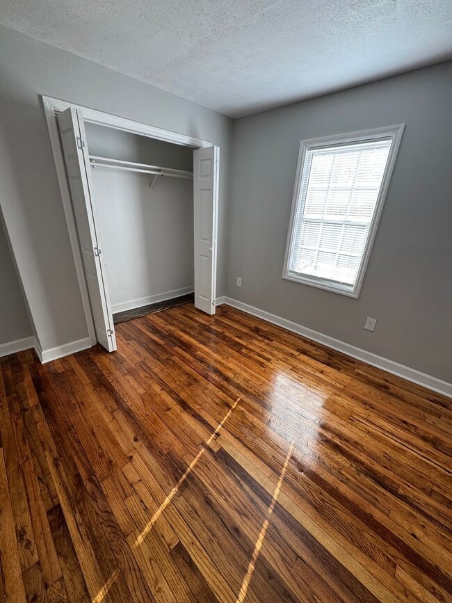 Building Photo - Completely renovated 2 bedroom  cabin