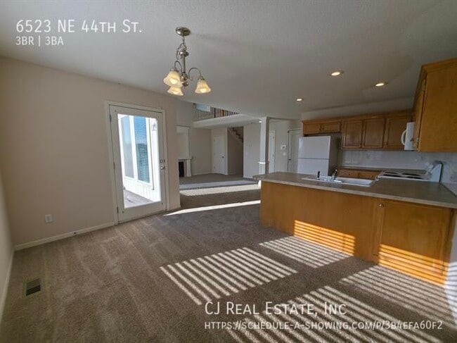 Building Photo - 6523 NE 44th St