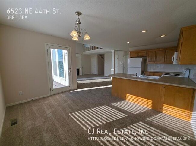 Foto del edificio - 6523 NE 44th St
