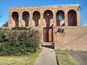 Building Photo - 3319 Metairie Ct