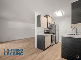 Building Photo - 3112 4th St