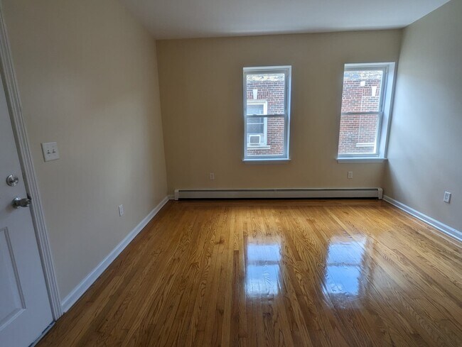 Building Photo - 310 Edgewood Ave