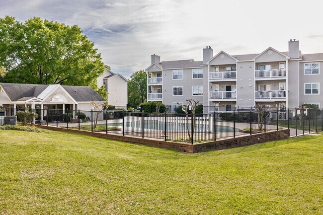 Foto del edificio - Furnished or Unfurnished Top Floor Condo