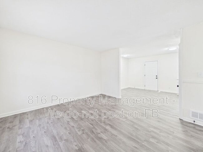 Building Photo - 7907 E 51st St