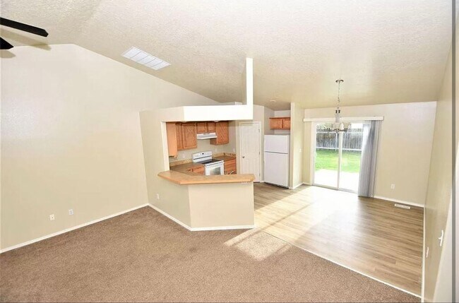 Foto del edificio - 3341 N Maplestone Ave