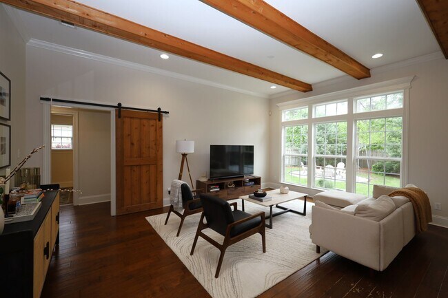 Foto del edificio - 4025 Gramercy Dr