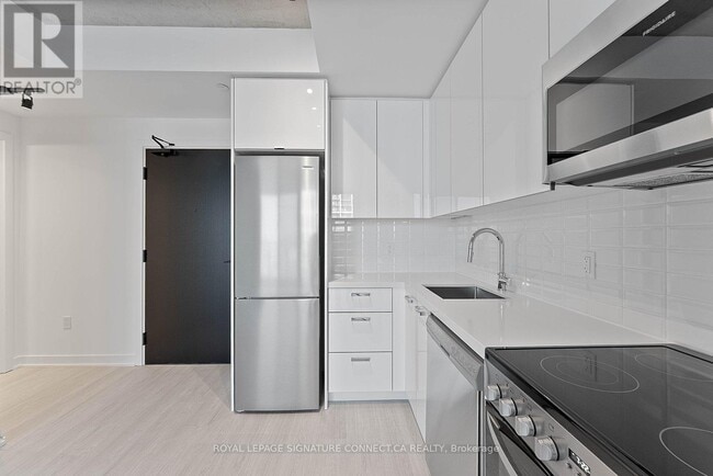 Building Photo - 284 King St E