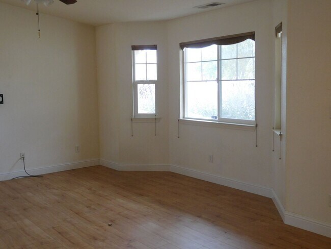 Foto del edificio - Large Home on large lot in Dayton Nevada