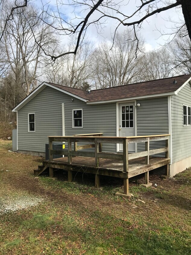 Building Photo - 200 W Pine St