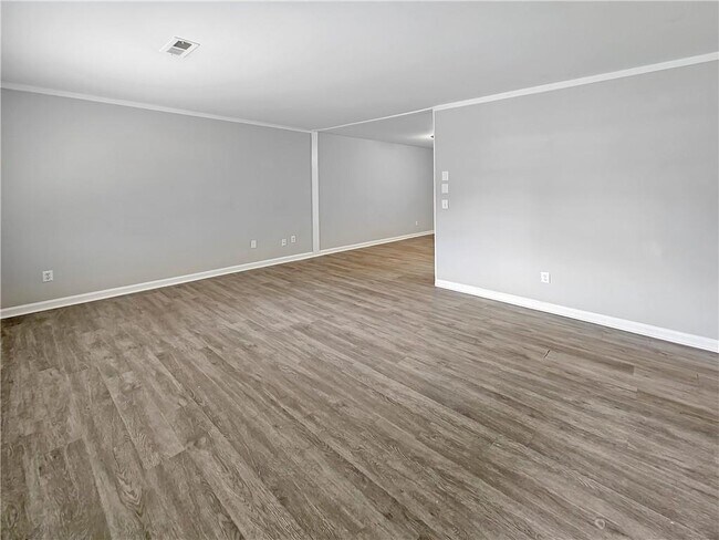 Building Photo - 8438 Stonewall Jackson Dr