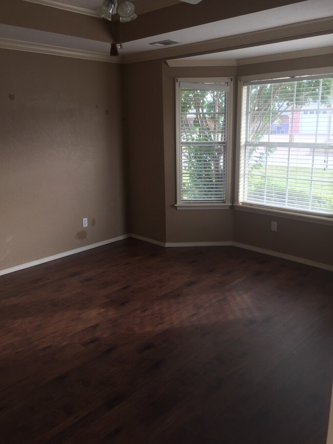 Building Photo - 6808 Red Pine Dr