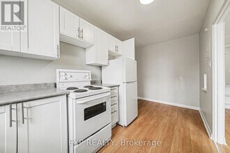 Building Photo - 1455 Morisset Ave