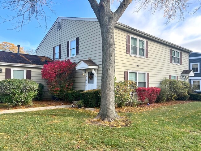 Building Photo - 355 Farmington Ln