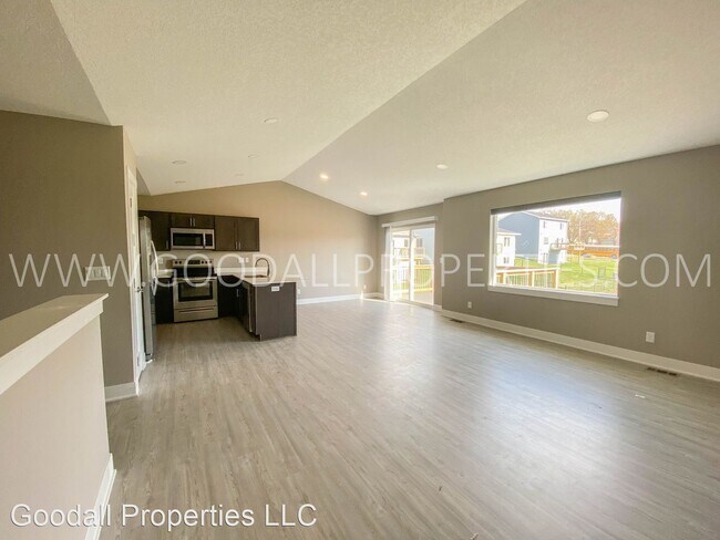 Building Photo - 4 br, 3 bath House - 1002 Linden St