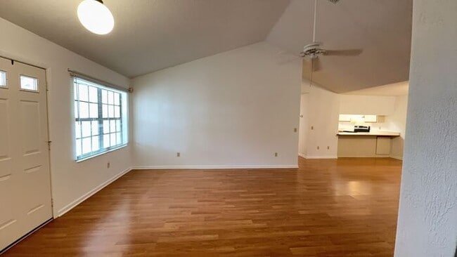 Building Photo - 3/2 home in Pine Lakes