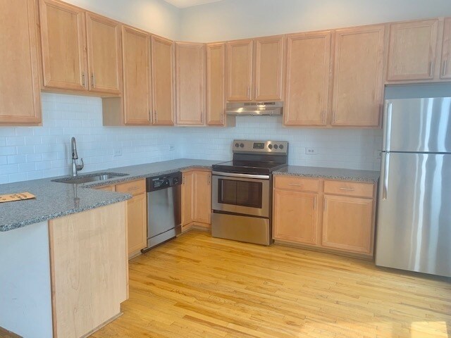 Foto del edificio - 3055 N Sheffield Ave