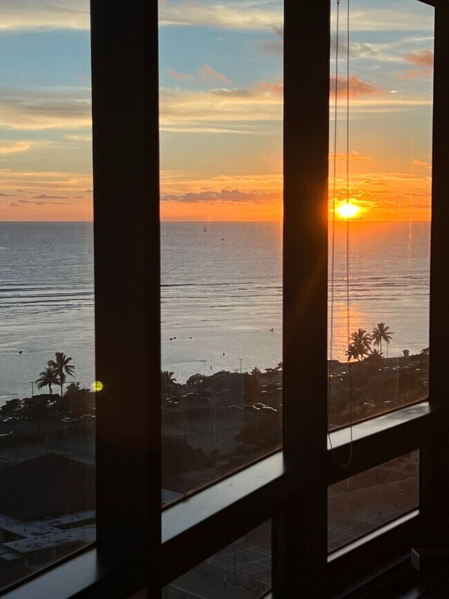 Foto del edificio - Luxury Unfurnished 2BR/2BA at Nauru Tower (Ala Moana/Kakaako)