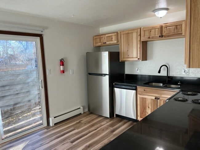 Foto del edificio - 1324 Balsam Ave