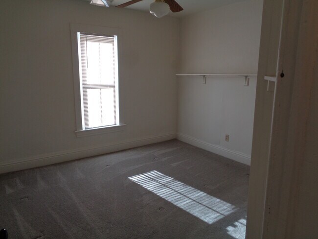 Foto del edificio - 424 E Prairie St