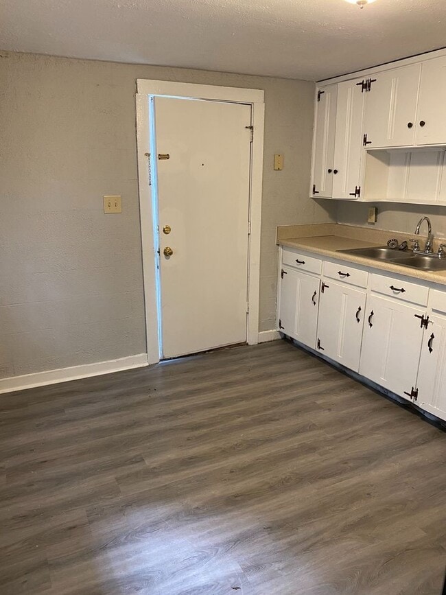 Building Photo - 406 Hietts Ln