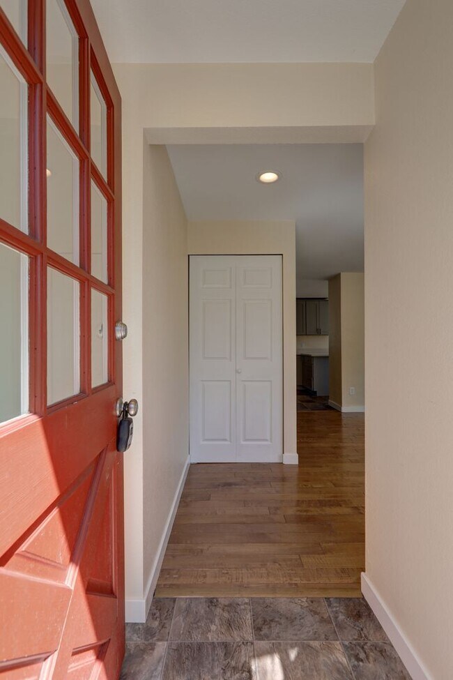 Building Photo - Meticulously Maintained and Updated Ramble...
