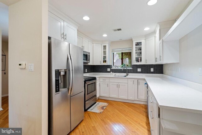 Building Photo - 156 Eaton Dr