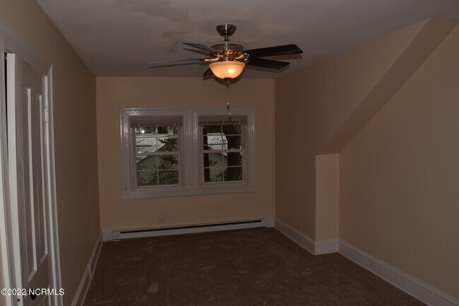 Foto del edificio - 65 Fields Rd