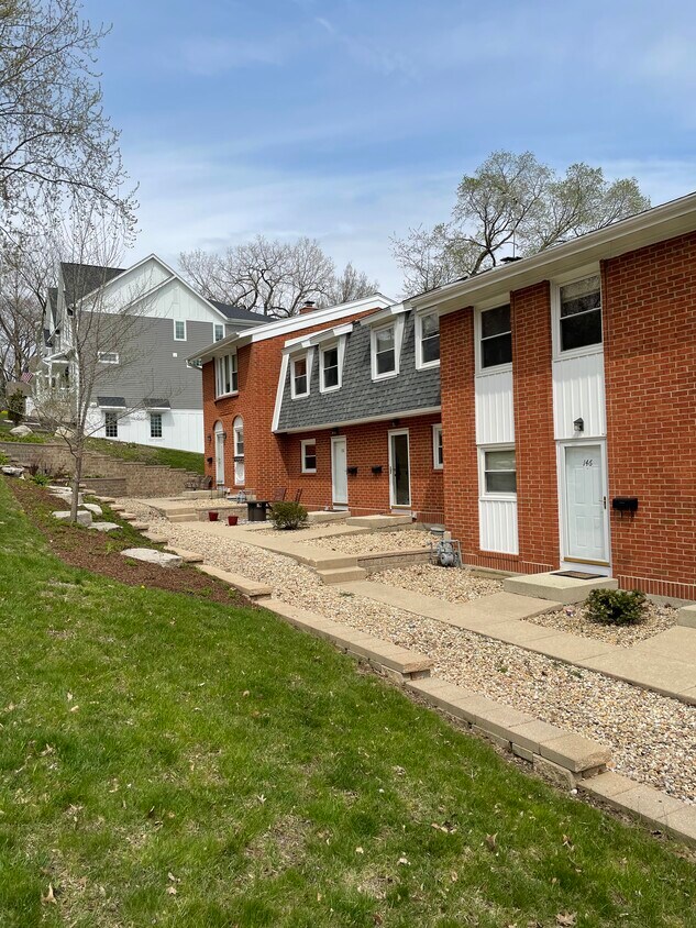 Primary Photo - 152 N Huffman St