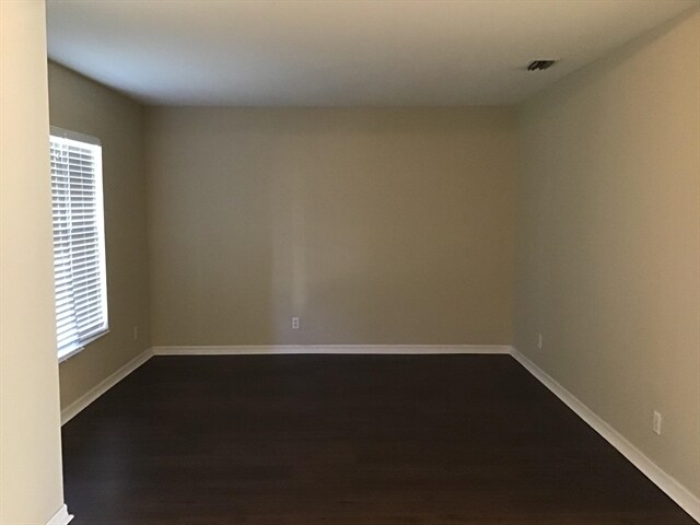 Foto del edificio - 565 SW Undallo Rd