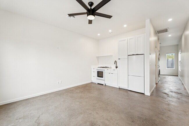 Building Photo - 1717 W Berridge Ln