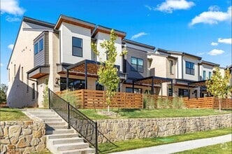 Building Photo - 837 Emerling Dr