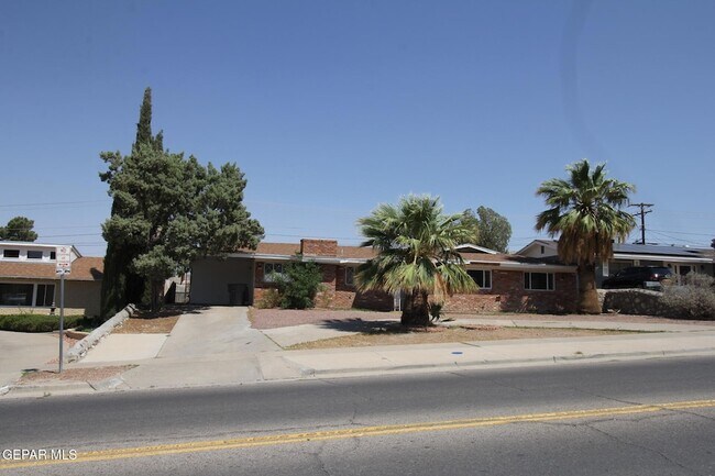 Foto del edificio - 317 Thunderbird Dr