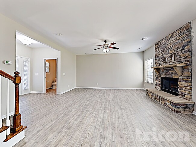 Foto del edificio - 7513 Nathaniel Woods Blvd