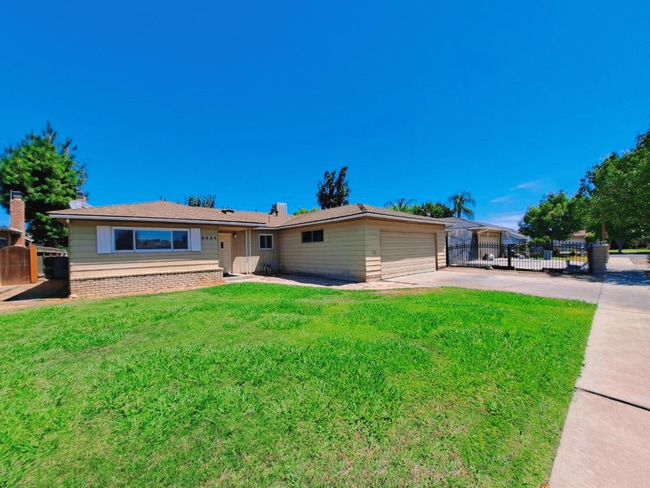 Building Photo - Amazing 3 Bedroom Home Near Cedar and Gett...
