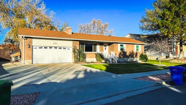 Building Photo - Beautiful 3 bedroom basement apartment!