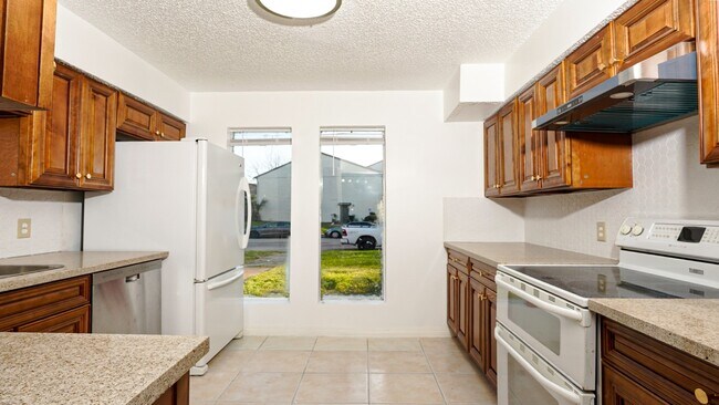 Building Photo - 10920 Village Bend Ln