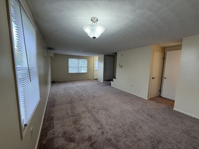 Foto del edificio - This 3 bedroom, 1.5 bath unfurnished house