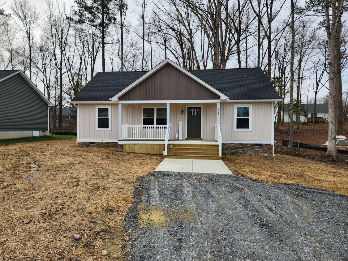 707 3rd St, Blackstone, VA 23824 House Rental in Blackstone, VA