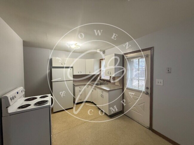 Foto del edificio - 2-Bedroom twinplex on Almeda Drive - Your Cozy Toledo Retreat!"