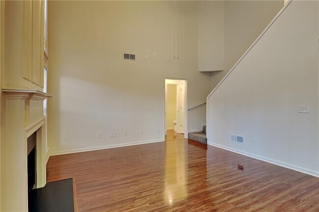 Foto del edificio - 595 Alstonefield Dr