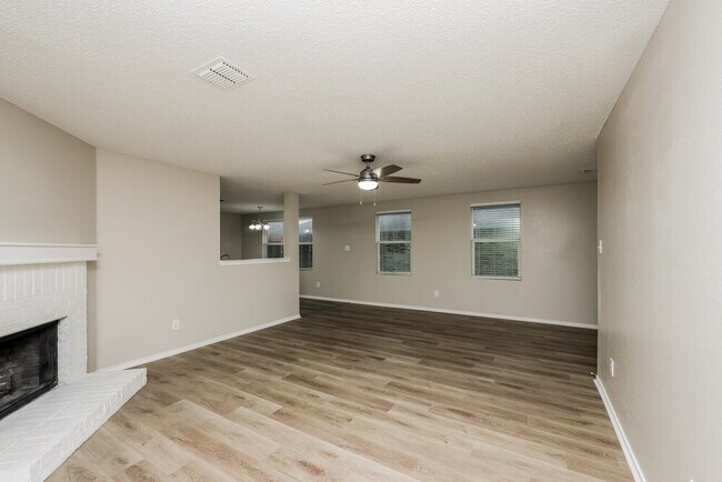 Foto del edificio - 3054 Limestone Hill Ln