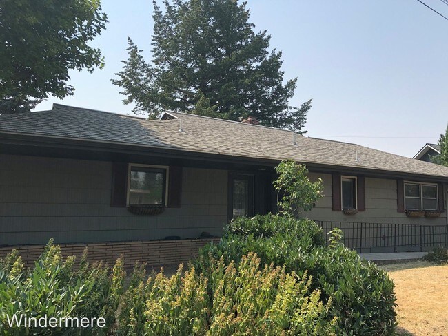 Building Photo - 4 br, 2 bath House - 1725 NE Upper Drive