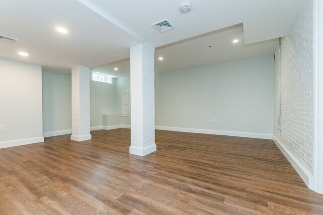 Building Photo - 34 Upham Ave