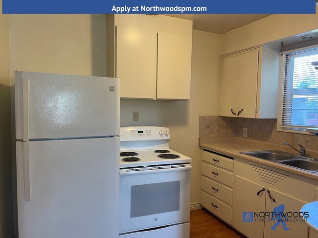 Foto del edificio - Charming 2 Bedroom/1 Bath duplex with smal...