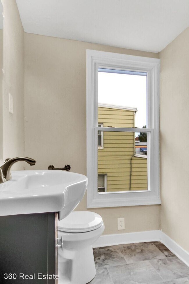 Foto del edificio - 4 br, 2 bath House - 556 Main St