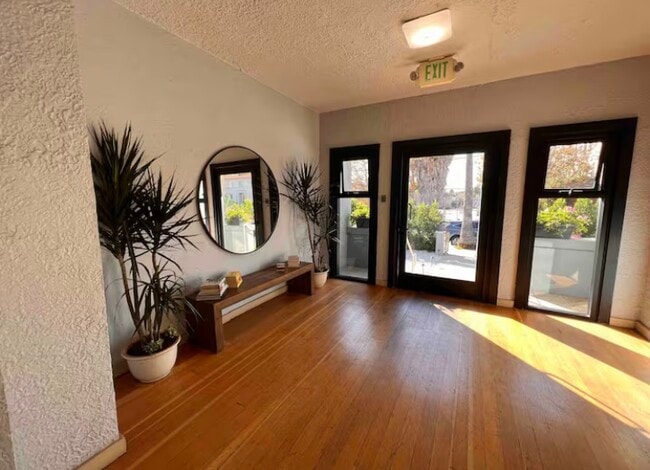 Building Photo - 2050 Dracena Dr.