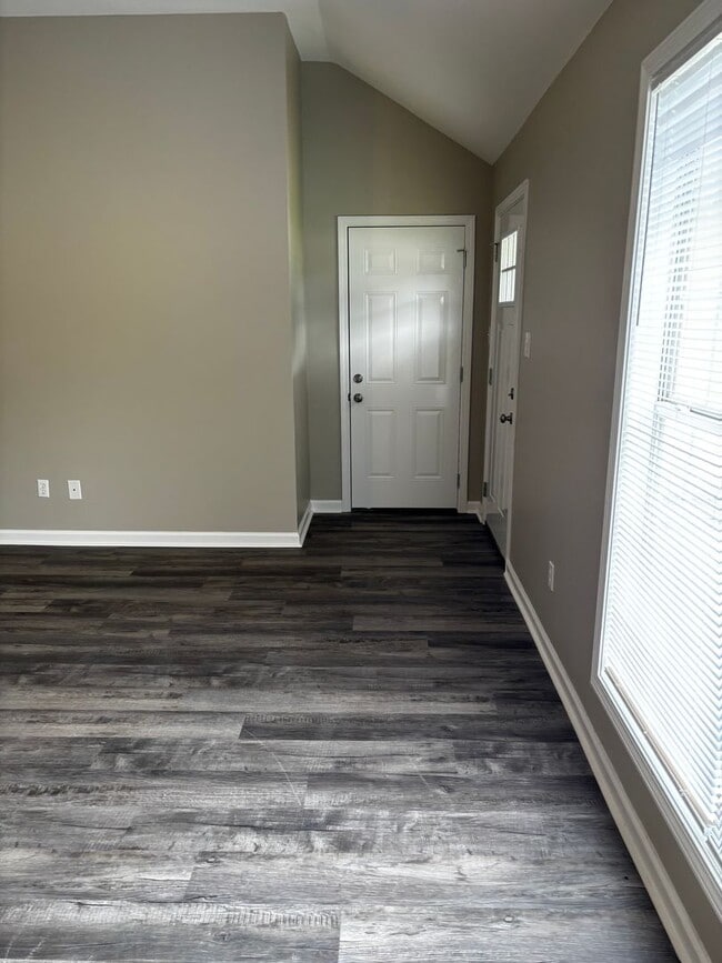 Building Photo - 709 Crescent Cove